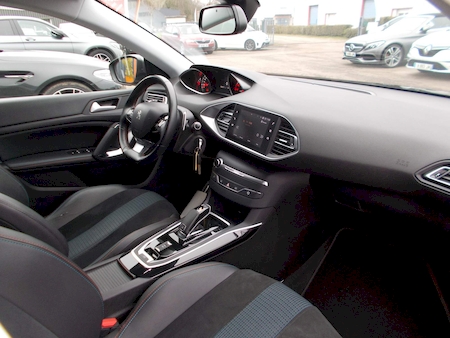 PEUGEOT 308 II SW 1.5 BLUEHDI 130 TECH EDITION EAT8